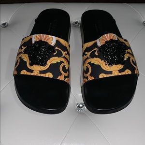 Barocco medusa palazzo slides size 40 .
